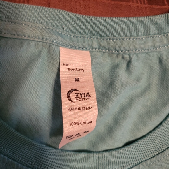 ZYIA active tshirt - Picture 2 of 2